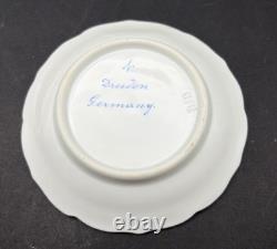 Paire de sous-tasses antiques de Dresde pour demitasse, scène de couple courtisant