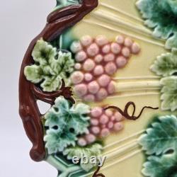 Plat et assiette en majolique française ancienne Sarreguemines, raisins et feuilles, années 1880, À LIRE