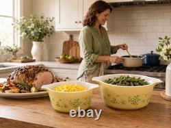 Pyrex vintage jaune avec fleurs vertes, lot de 2 casseroles - sans éclats, en très bon état