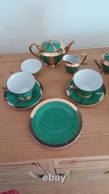 Service à thé Art déco pour deux et service à café pour cinq, vert et or, malachite, vers les années 1930