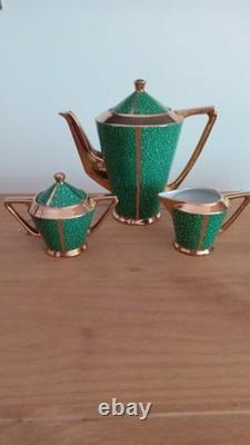 Service à thé Art déco pour deux et service à café pour cinq, vert et or, malachite, vers les années 1930