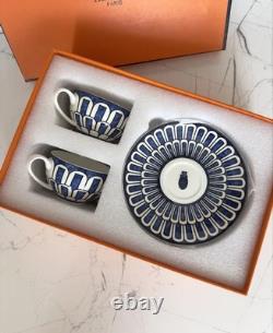 Service à thé Hermès Bleus d’Ailleurs en porcelaine bleue et blanche avec tasse et soucoupe pour deux, coffret inclus
