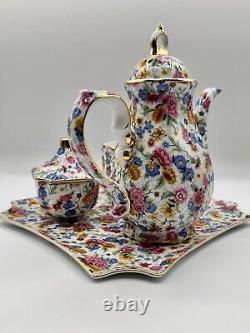 Service à thé avec plateau pour deux personnes en motif de transfert en chintz : théière, sucrier, crémier.