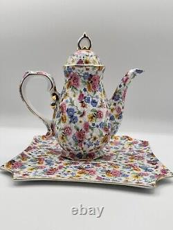 Service à thé avec plateau pour deux personnes en motif de transfert en chintz : théière, sucrier, crémier.