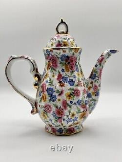 Service à thé pour deux personnes : théière, sucrier, crémier et plateau assortis, à motif de transfert en chintz.
