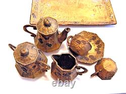 Service à thé pour enfants en cuivre et métal doré japonais miniature ancien floral Meiji pour deux