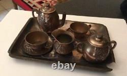 Service à thé pour enfants en cuivre japonais antique du XIXe siècle pour deux personnes sur plateau miniature