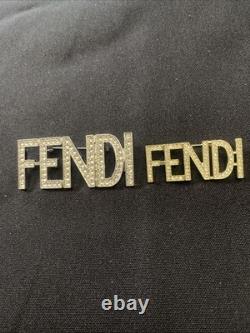 Set de deux broches pin de créateur de la marque de luxe Fendi