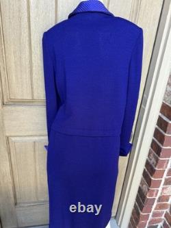 St John. Ensemble de costume tricoté violet taille 4 avec accents dorés