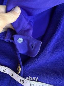 St John. Ensemble de costume tricoté violet taille 4 avec accents dorés