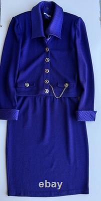 St John. Ensemble de costume tricoté violet taille 4 avec accents dorés