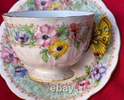 Tasse à thé et soucoupe en motif floral avec anse en forme de papillon Aynsley des années 1930, très rare