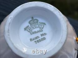 Tasse à thé et soucoupe en motif floral avec anse en forme de papillon Aynsley des années 1930, très rare