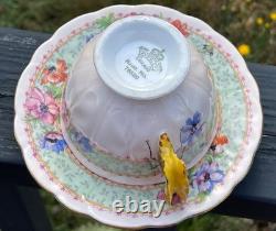 Tasse à thé et soucoupe en motif floral avec anse en forme de papillon Aynsley des années 1930, très rare