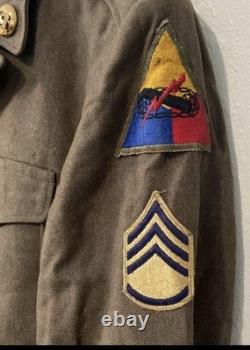 Veste Ike nominative de la Seconde Guerre mondiale et de la guerre de Corée, taille 38L, avec écussons, chevron et deux jeux de disques de col