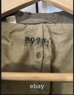 Veste Ike nominative de la Seconde Guerre mondiale et de la guerre de Corée, taille 38L, avec écussons, chevron et deux jeux de disques de col