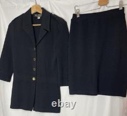 Veste de la collection St. John avec ensemble jupe, bouton doré, bleu marine, taille 4