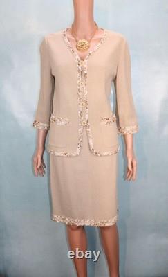 Veste et jupe beige de la collection St John, taille M L 8 10, ensemble 2 pièces avec poches et finitions.