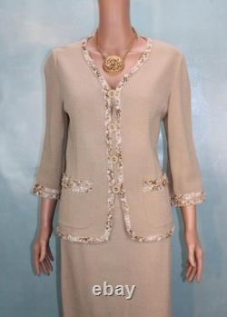 Veste et jupe beige de la collection St John, taille M L 8 10, ensemble 2 pièces avec poches et finitions.