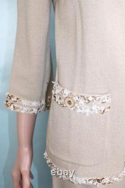 Veste et jupe beige de la collection St John, taille M L 8 10, ensemble 2 pièces avec poches et finitions.
