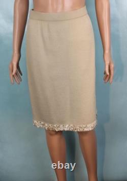 Veste et jupe beige de la collection St John, taille M L 8 10, ensemble 2 pièces avec poches et finitions.