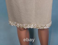 Veste et jupe beige de la collection St John, taille M L 8 10, ensemble 2 pièces avec poches et finitions.
