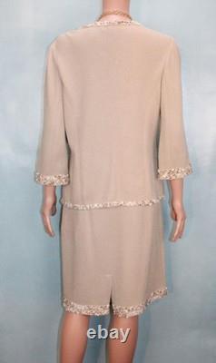 Veste et jupe beige de la collection St John, taille M L 8 10, ensemble 2 pièces avec poches et finitions.
