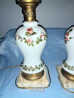 Vintage Set Of Two Roses Matching Peint À La Main Hurricane Autant En Emporte Le Vent De La Lampe