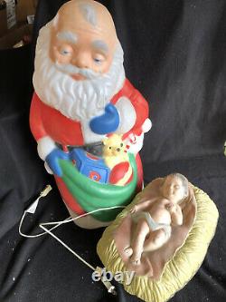 Vintage Tpi Ensemble De Deux Pièces Kneeling Mold Santa Blow Avec Bébé Jésus Christ Manger